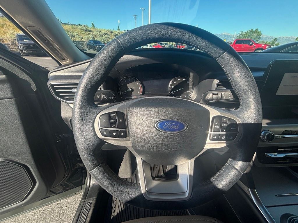2023 Ford Explorer XLT 202A