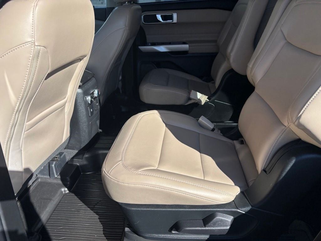 2023 Ford Explorer XLT 202A
