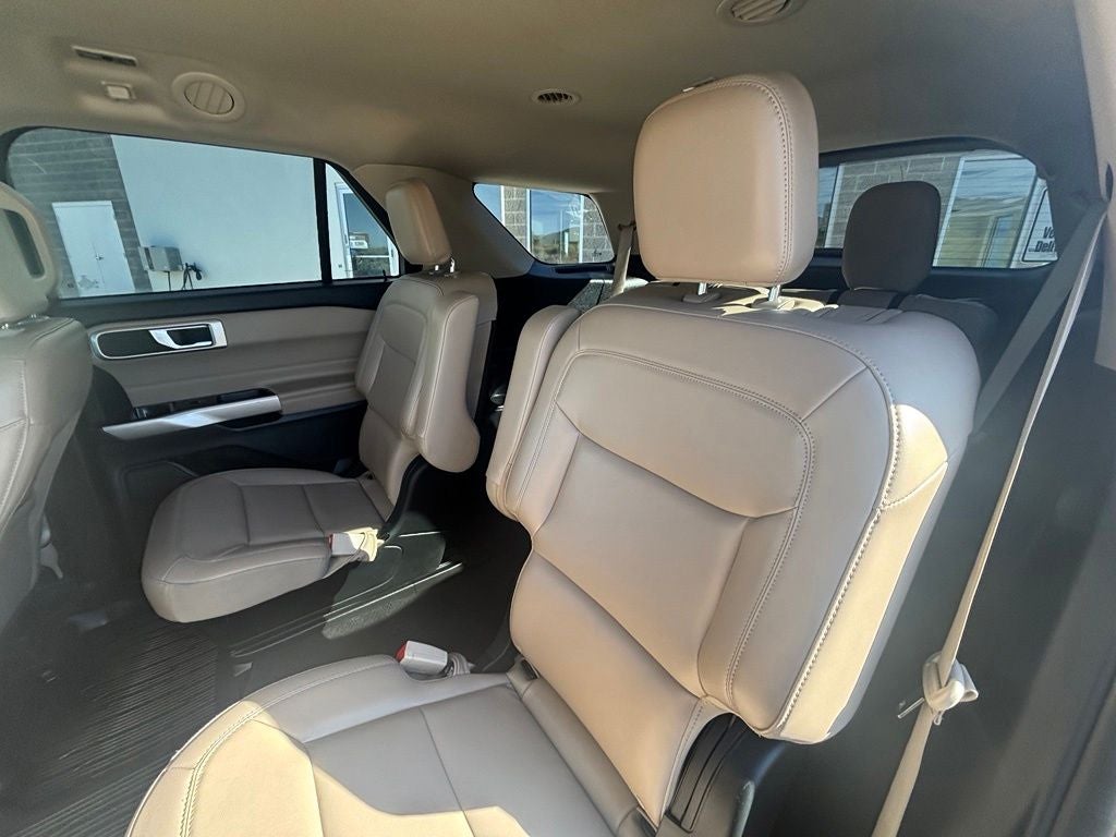 2023 Ford Explorer XLT 202A