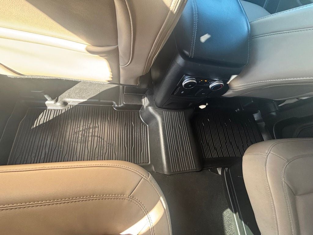 2023 Ford Explorer XLT 202A