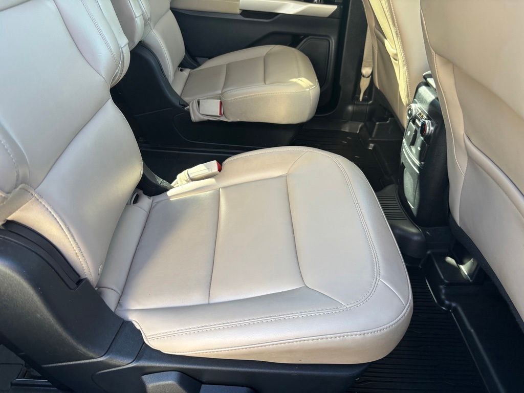 2023 Ford Explorer XLT 202A