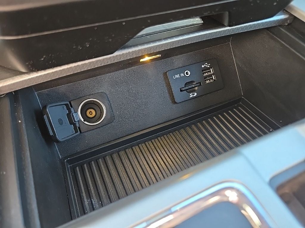 2015 Ford F-150 Lariat + Max Trailer Tow Package + FX4 Off-Road Package