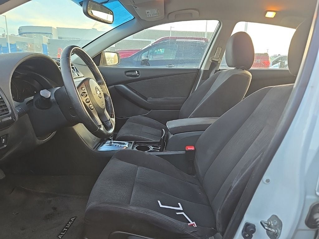 2012 Nissan Altima 2.5 S + Remote Keyless Entry