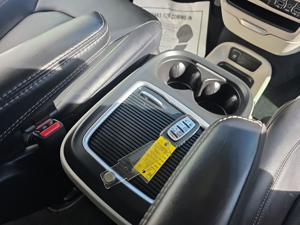 2024 Chrysler Pacifica Touring L + Heated Front Seats & Steering Wheel