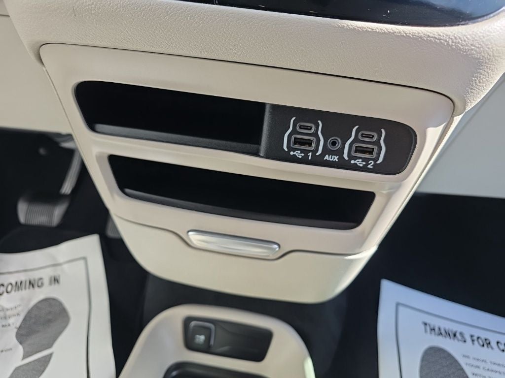 2024 Chrysler Pacifica Touring L + Heated Front Seats & Steering Wheel