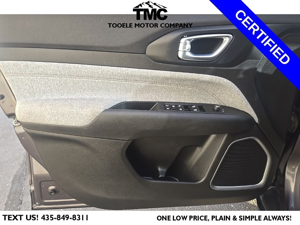 2024 Jeep Compass Latitude Lux + Lane Assist + Heated Front Seats & Steering Whee