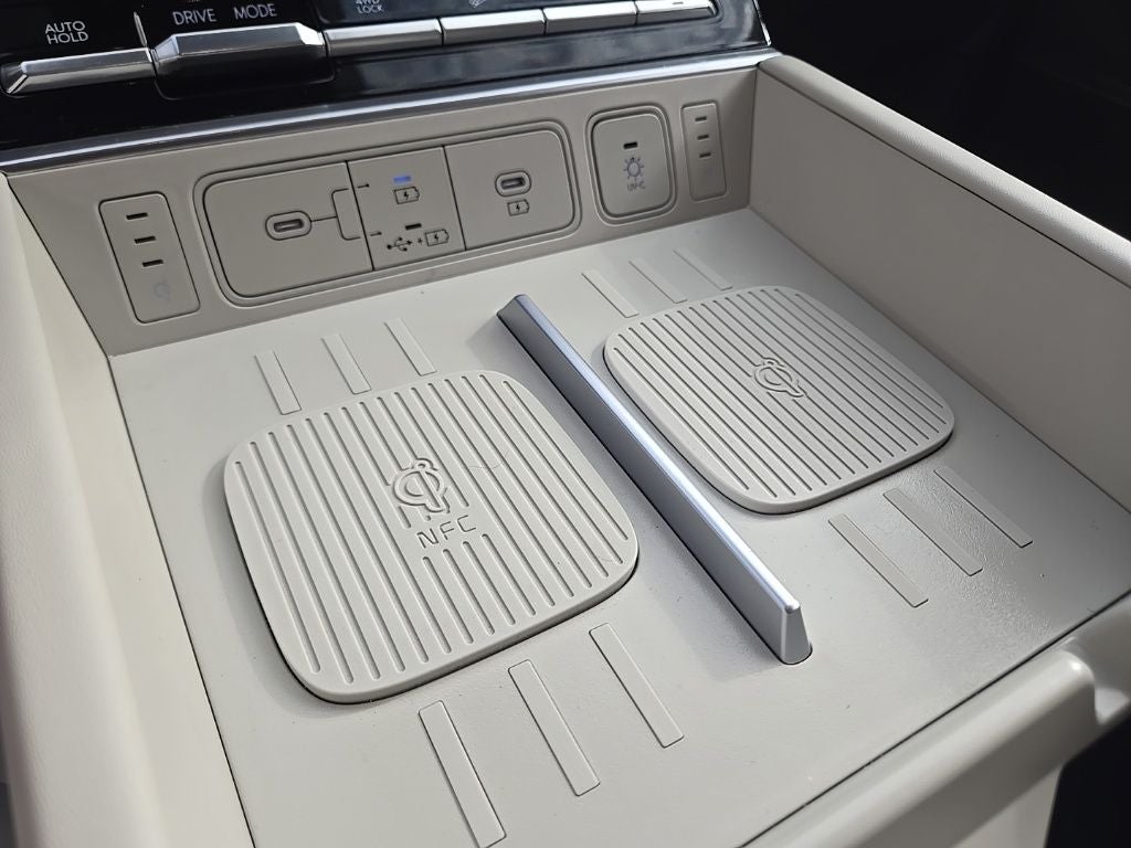 2025 Hyundai Santa Fe Hybrid Calligraphy + Moonroof + Heated 1st & 2nd Row Seats