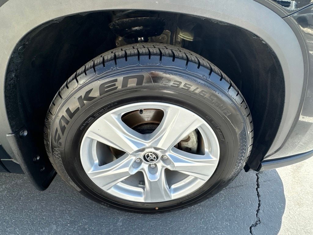2024 Toyota Highlander LE