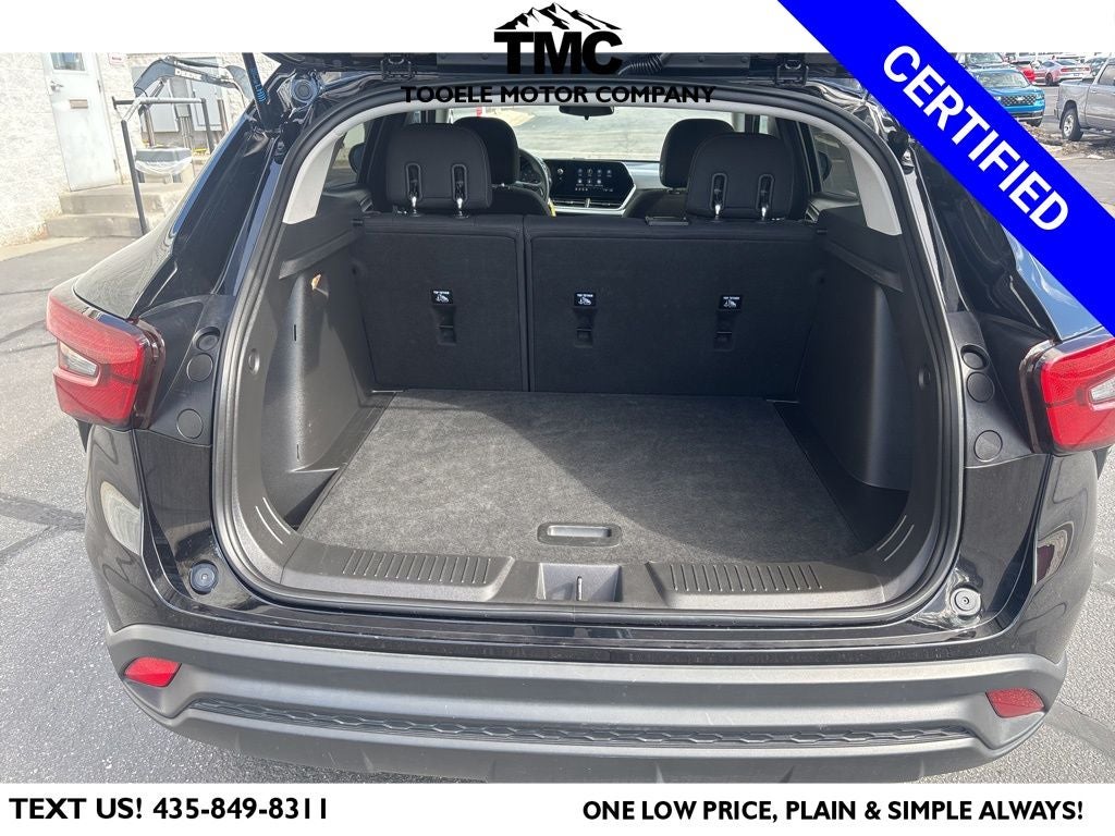 2025 Chevrolet Trax LS + Lane Keep Assist w\ Lane Departure Warning