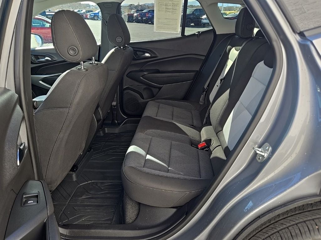 2025 Chevrolet Trax LS + Lane Keep Assist