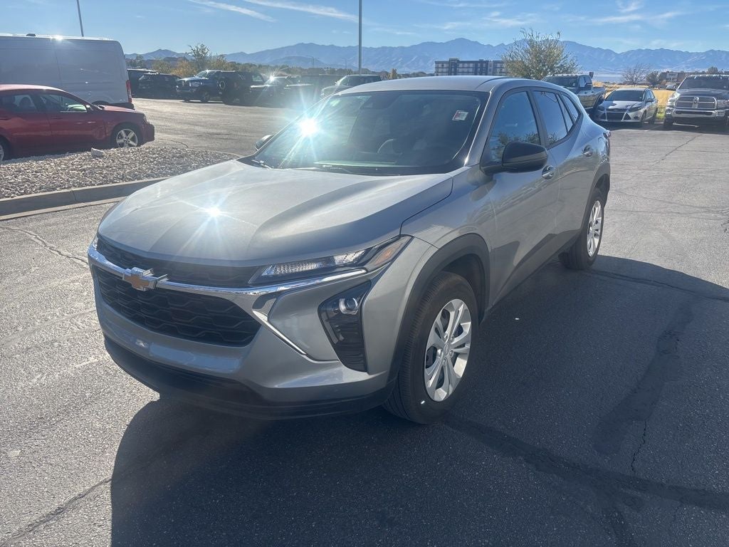 2025 Chevrolet Trax LS + Lane Keep Assist