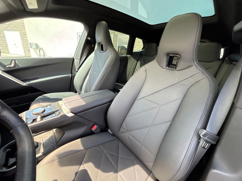 2025 BMW iX xDrive50