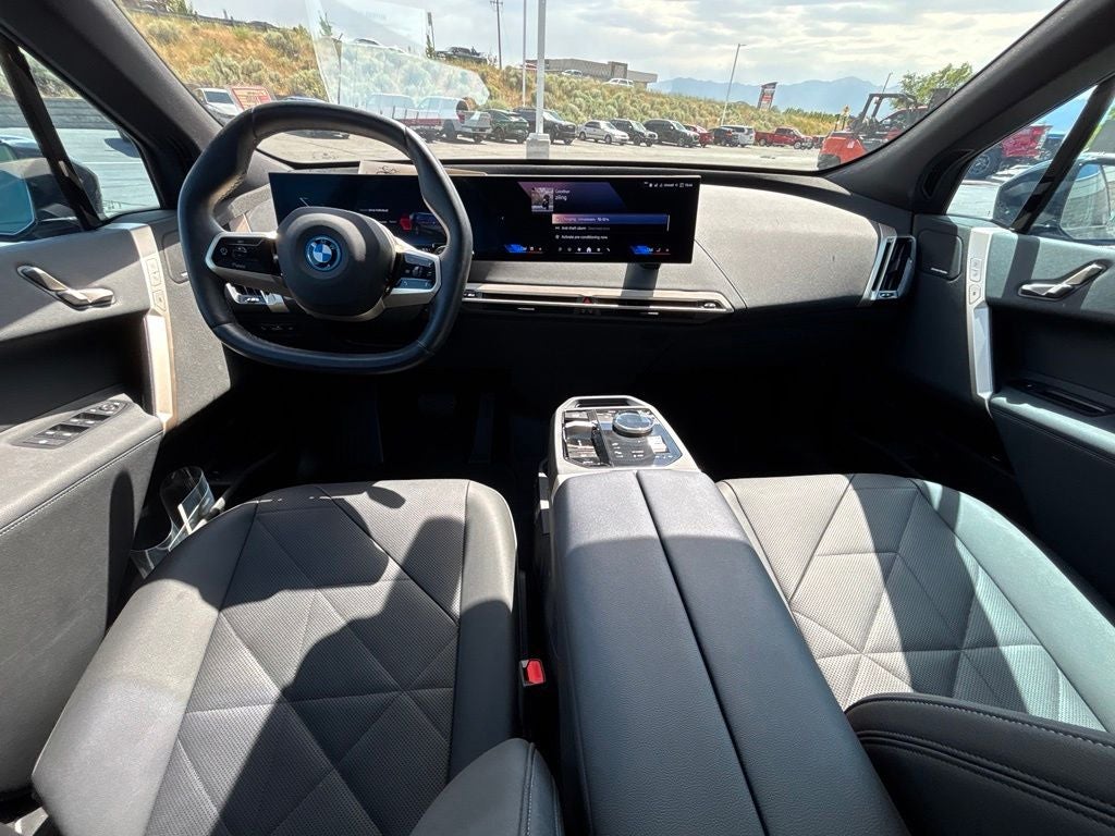 2025 BMW iX xDrive50