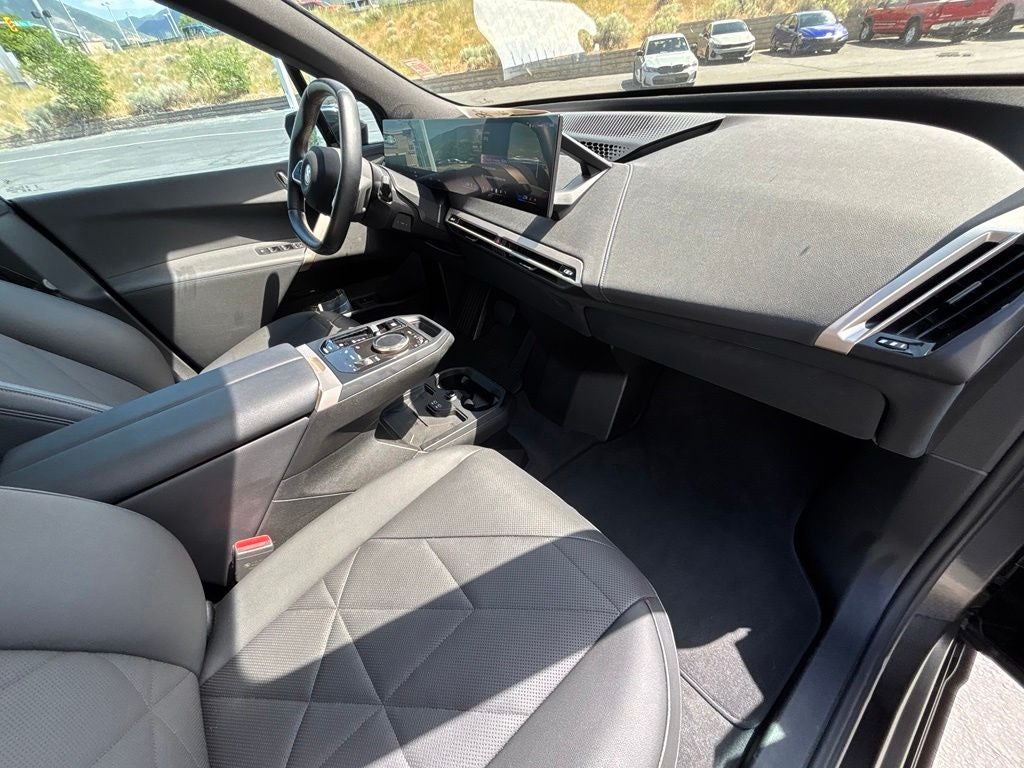 2025 BMW iX xDrive50