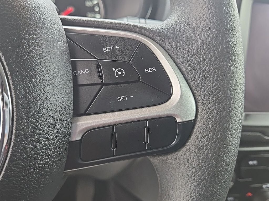 2023 Jeep Renegade Latitude + Push-button Start + Lane Keep Assist