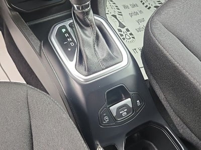 2023 Jeep Renegade Latitude + Push-button Start + Lane Keep Assist