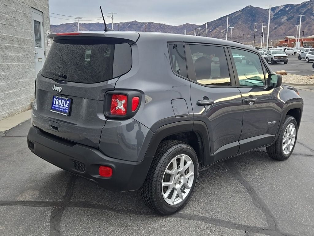 2023 Jeep Renegade Latitude + Push-button Start + Lane Keep Assist