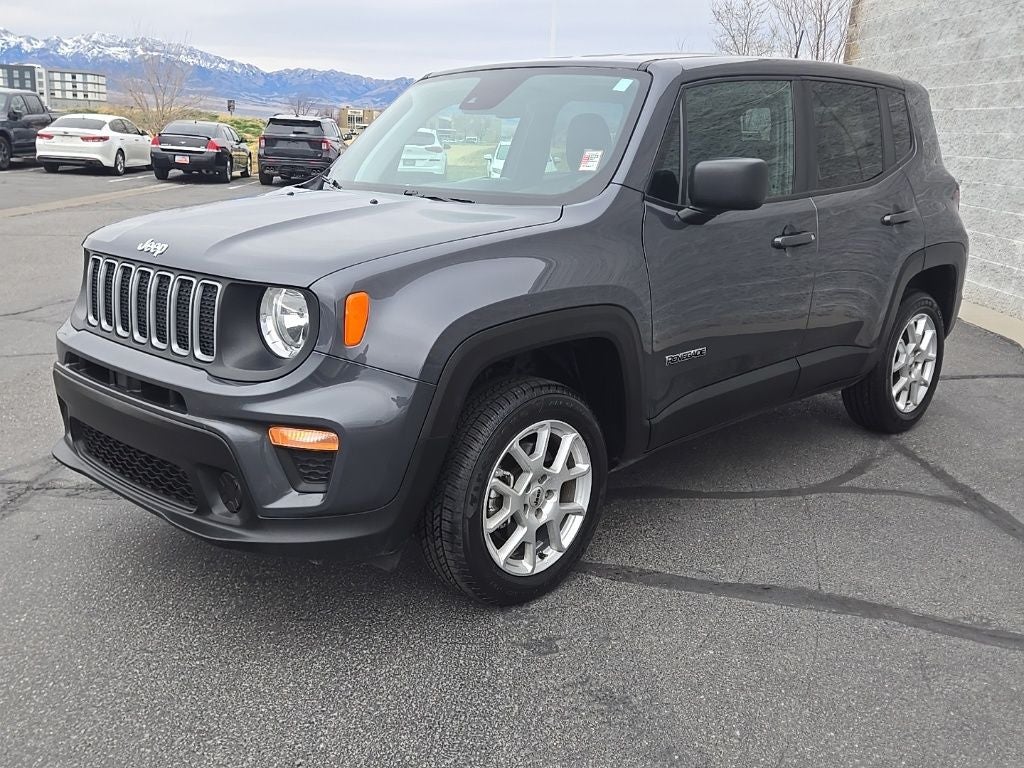 2023 Jeep Renegade Latitude + Push-button Start + Lane Keep Assist
